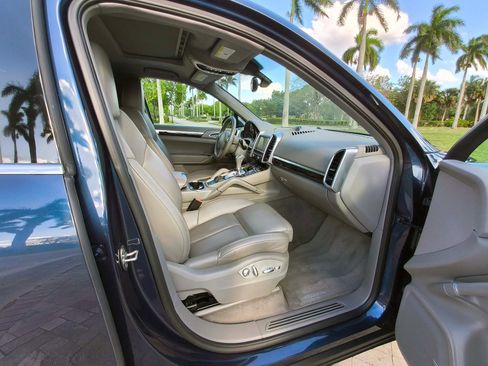 Used 2014 Porsche Cayenne AWD/4WD image 39
