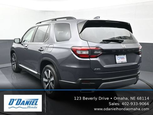 Used 2024 Honda Pilot Touring image 4