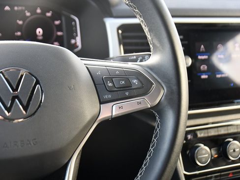 Used 2022 Volkswagen Atlas Cross Sport SE image 35