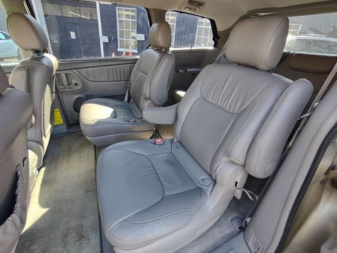 Used 2008 Toyota Sienna XLE image 16