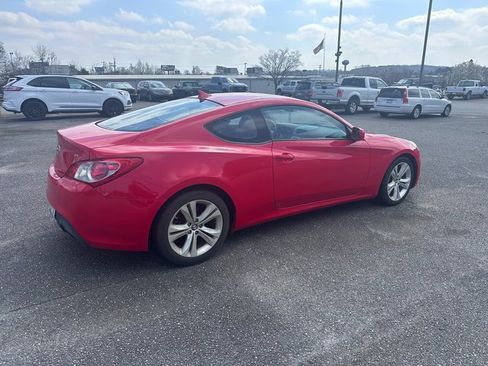 Used 2010 Hyundai Genesis 3.8 image 2