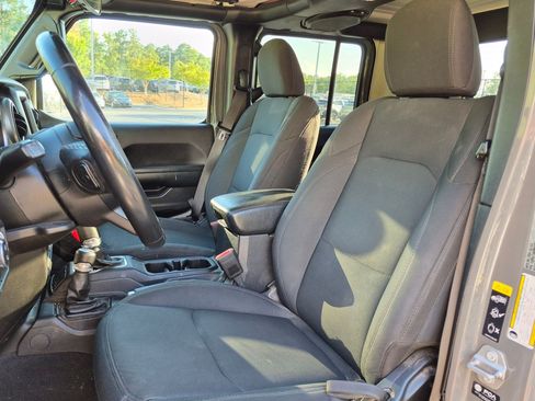 Used 2021 Jeep Gladiator Sport AWD/4WD image 13