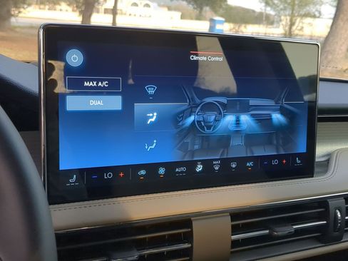 New 2026 Lincoln Corsair Premiere image 18