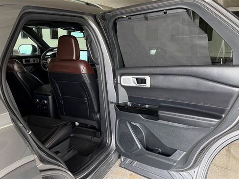 Used 2021 Ford Explorer Platinum w/ Equipment Group 601A AWD/4WD image 36