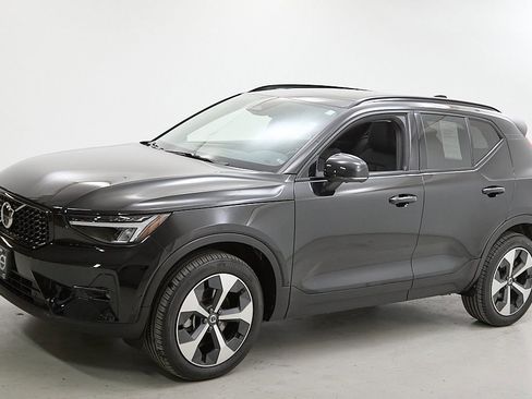 Certified 2024 Volvo XC40 B5 Plus w/ Climate Package image 6