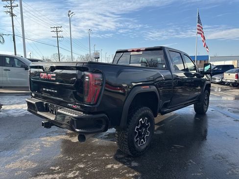 Used 2024 GMC Sierra 2500 AT4X AWD/4WD image 5