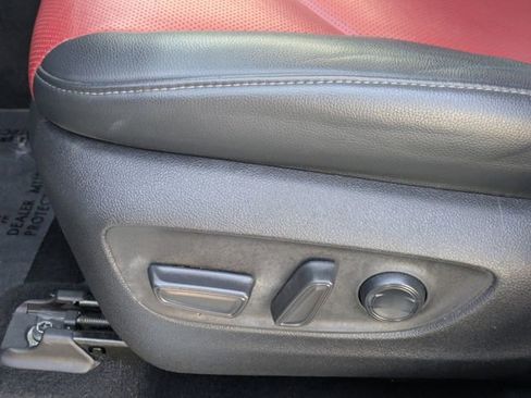 Used 2022 Toyota Highlander XSE image 25