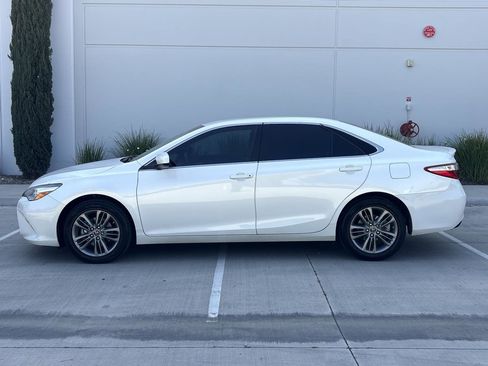 Used 2017 Toyota Camry SE FWD image 6