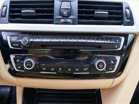 Used 2018 BMW 320i xDrive Sedan image 18