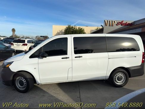 Used 2023 Mercedes-Benz Metris Passenger image 3