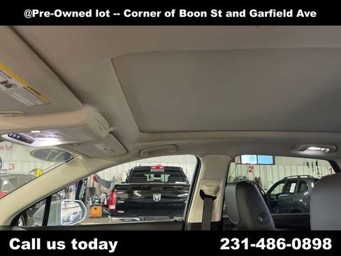 Used 2017 Cadillac XT5 Luxury w/ Driver Awareness Package AWD/4WD image 13