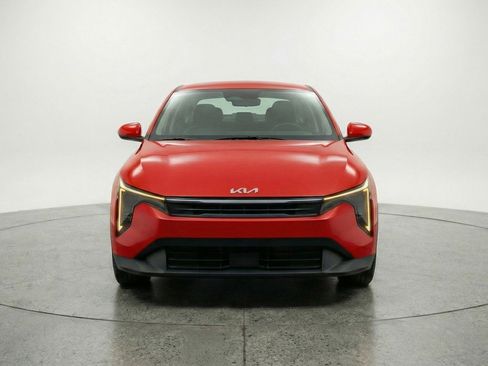 Used 2025 Kia K4 LXS image 2