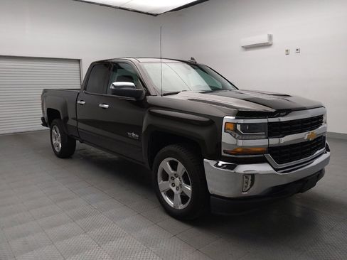 Used 2018 Chevrolet Silverado 1500 LT w/ Texas Edition image 13