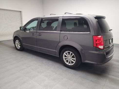 Used 2019 Dodge Grand Caravan SXT image 3