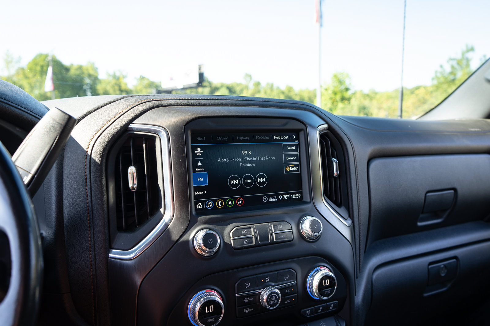 Used 2020 GMC Sierra 2500 AT4 w/ AT4 Premium Package AWD/4WD image 24