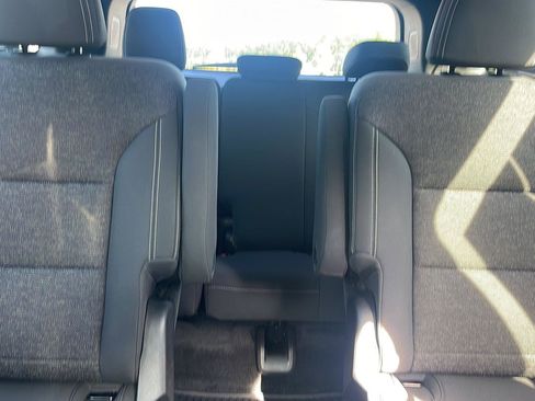 Used 2025 Chevrolet Traverse LT w/ LPO, Floor Liner Package FWD image 30
