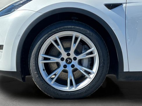 Used 2021 Tesla Model Y Long Range image 33