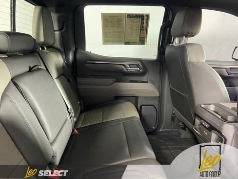 Used 2023 Chevrolet Silverado 1500 ZR2 w/ Technology Package AWD/4WD image 24