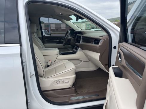 Used 2024 GMC Yukon XL Denali image 41