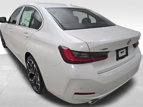 New 2025 BMW 330i xDrive Sedan w/ Convenience Package AWD/4WD image 7