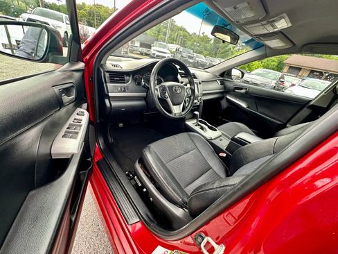 Used 2014 Toyota Camry SE FWD image 5