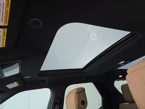 Used 2025 Land Rover Discovery Dynamic SE image 29