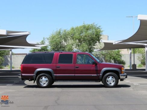 Used 1999 Chevrolet Suburban 4WD w/ Preferred Equipment Group 3 image 2