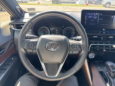 Used 2021 Toyota Venza Limited image 16
