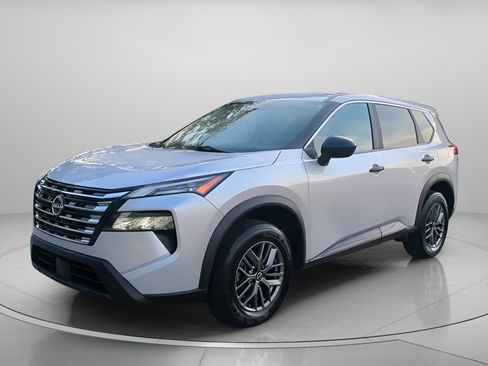 Used 2024 Nissan Rogue S FWD image 12
