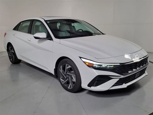 New 2025 Hyundai Elantra Limited image 2