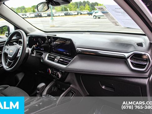 Used 2025 Chevrolet TrailBlazer LT FWD image 24