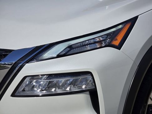 Used 2023 Nissan Rogue SV image 5