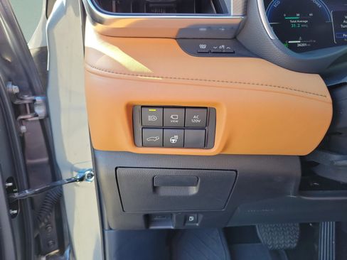 Certified 2025 Toyota Highlander Platinum AWD/4WD image 20