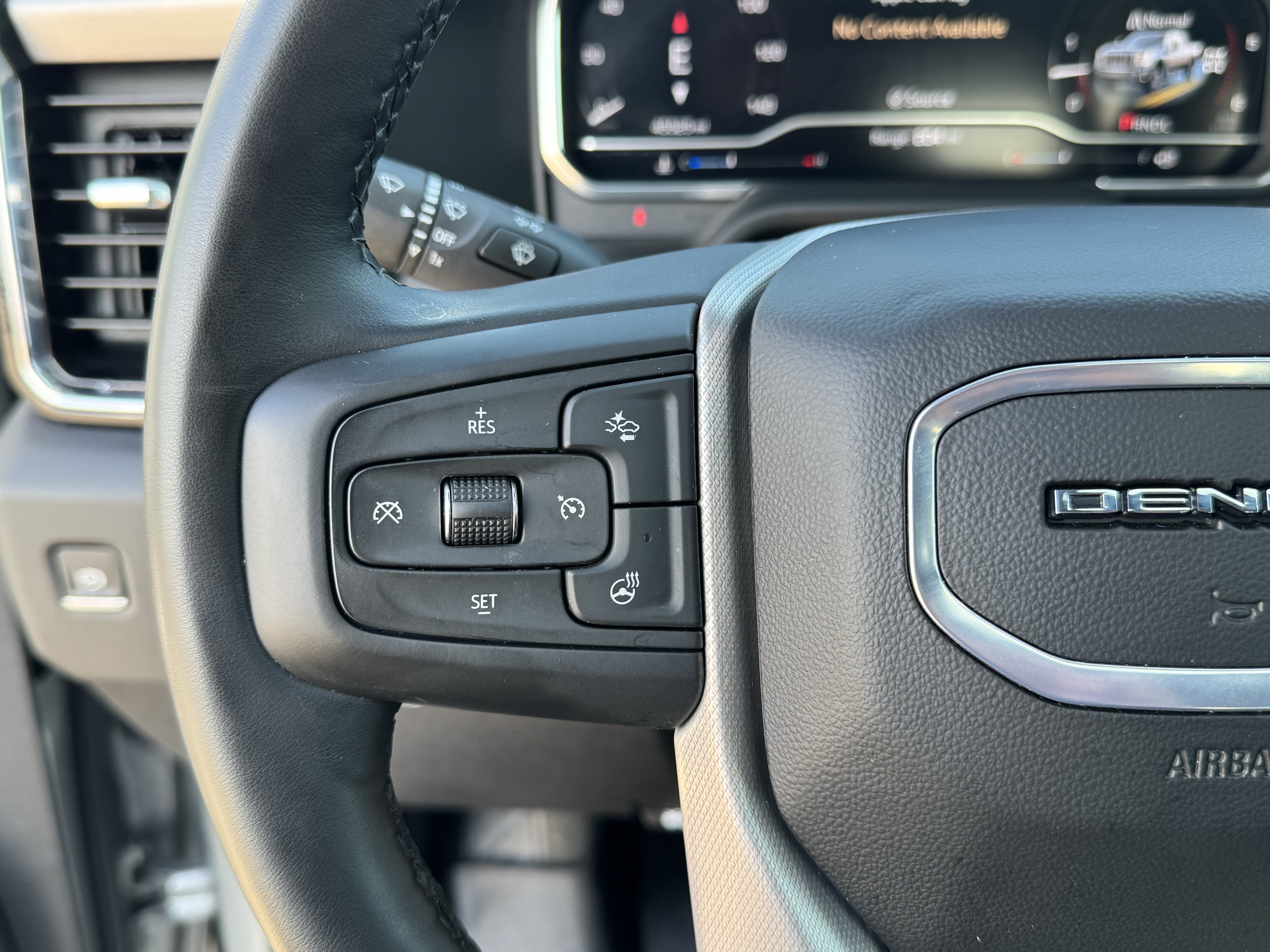 Used 2025 GMC Sierra 2500 Denali w/ Denali Reserve Package AWD/4WD image 32