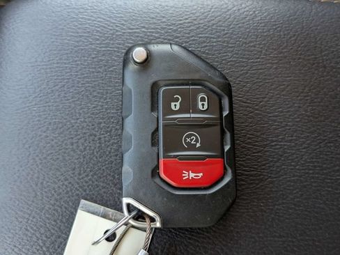 Used 2025 Jeep Wrangler Unlimited Sahara AWD/4WD image 29