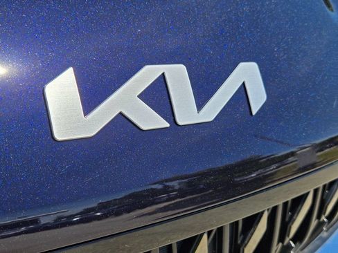 New 2026 Kia Carnival EX FWD image 5
