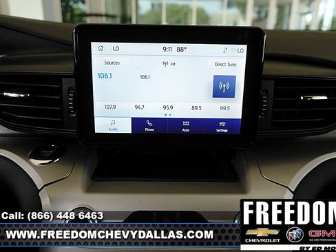Used 2023 Ford Explorer XLT AWD/4WD image 5