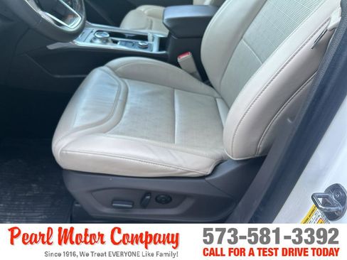 Used 2022 Ford Explorer Platinum w/ Premium Technology Package image 10