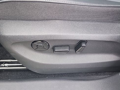 Used 2026 Volkswagen Tiguan SE AWD/4WD image 15