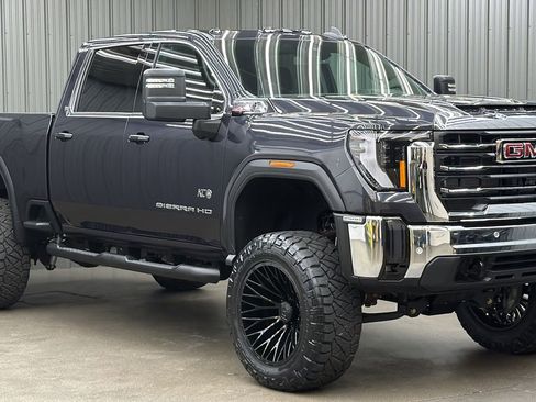 Used 2025 GMC Sierra 2500 SLE w/ SLE Value Package; image 7