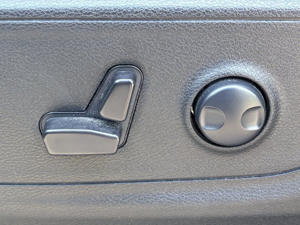 Used 2023 RAM 1500 Big Horn AWD/4WD image 9