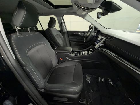 Used 2023 Jeep Grand Cherokee Laredo w/ Luxury Tech Group I image 26