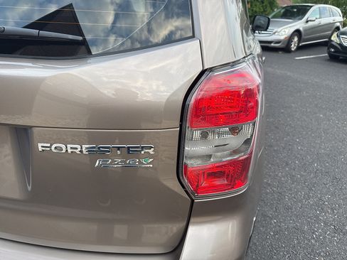 Used 2014 Subaru Forester 2.5i AWD/4WD image 18