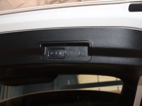 Used 2023 Ford Explorer XLT w/ Equipment Group 202A AWD/4WD image 40