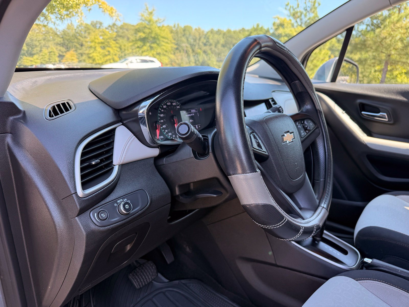 Used 2020 Chevrolet Trax LS w/ Tint and Cruise Package FWD image 22