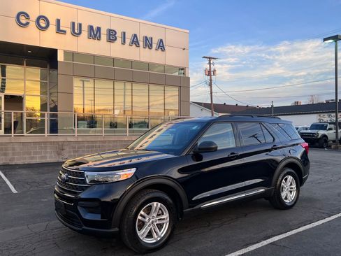 Used 2023 Ford Explorer XLT AWD/4WD image 4