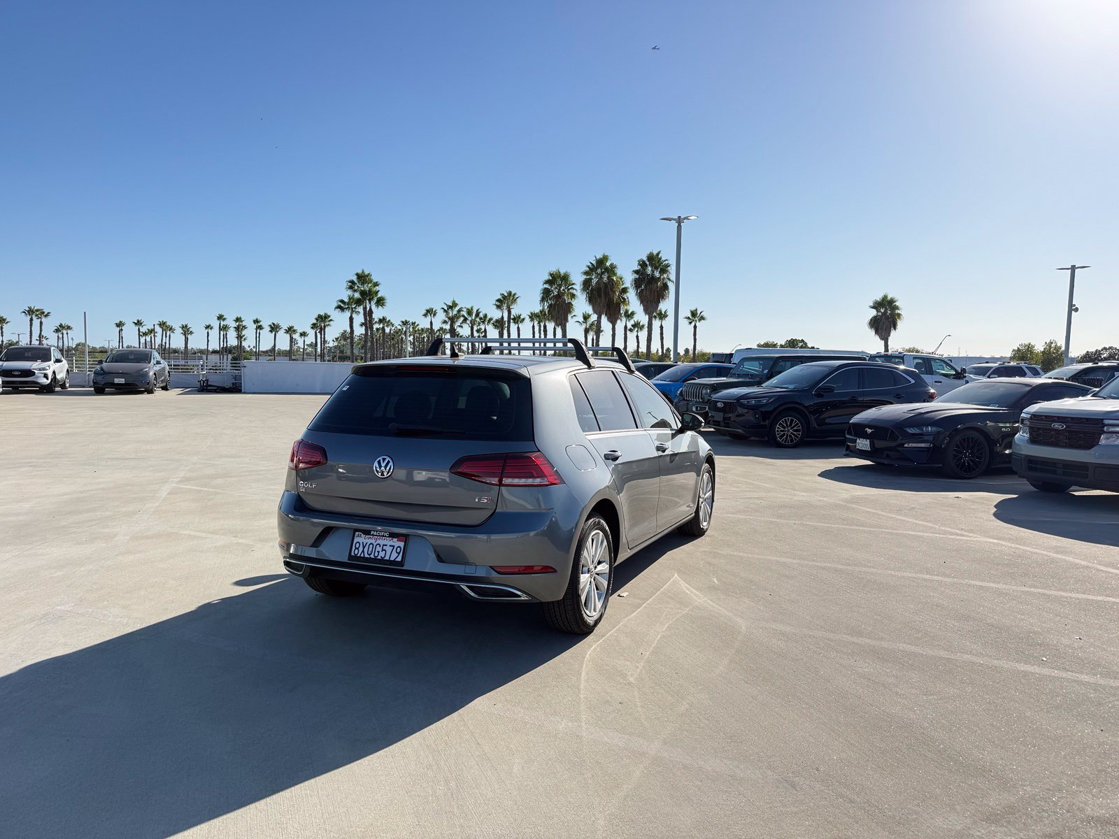 Used 2018 Volkswagen Golf SE FWD image 3