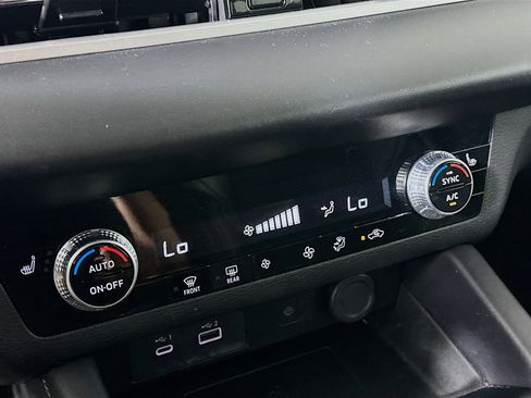 Used 2024 Mitsubishi Outlander SE image 24