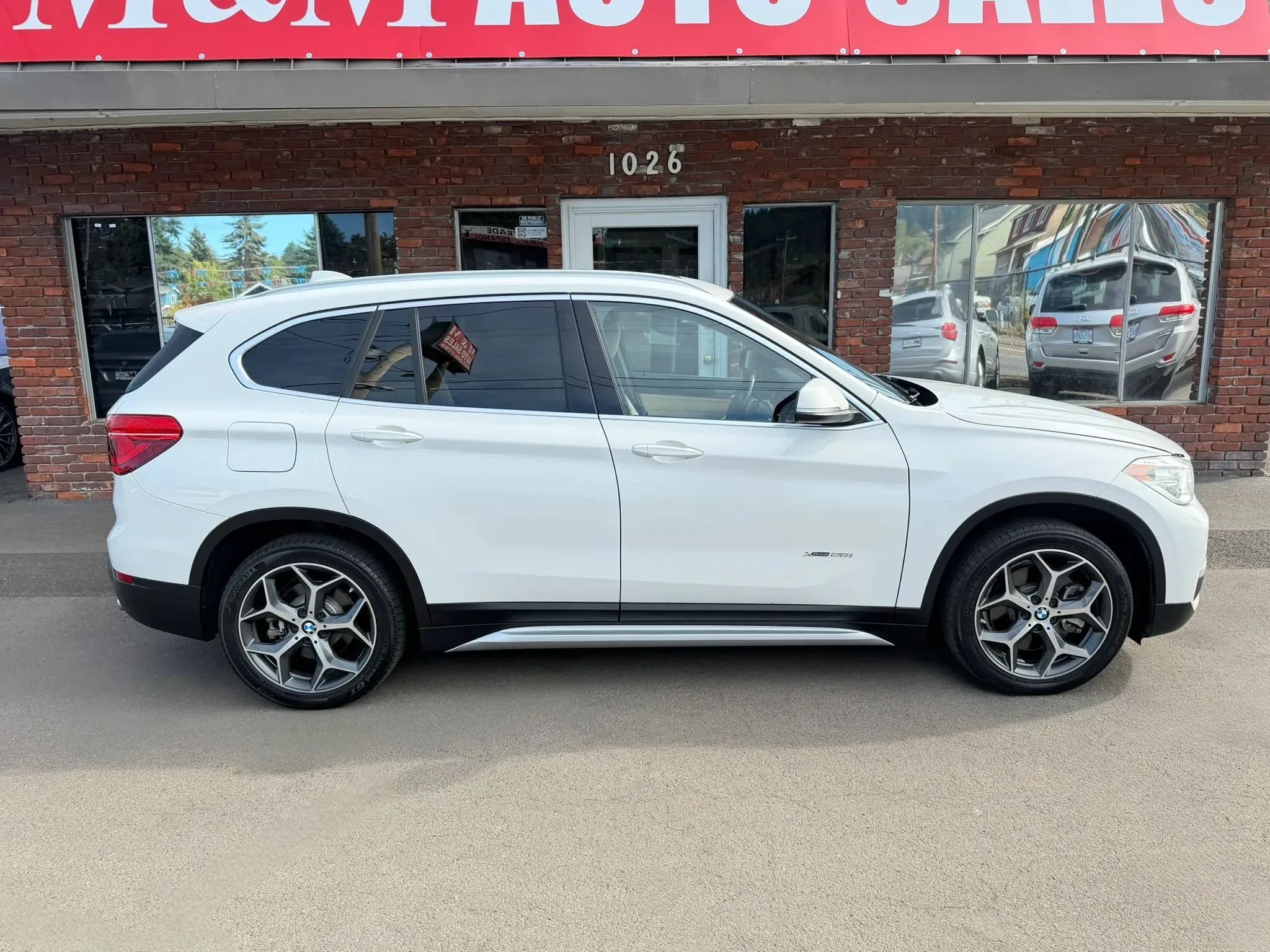 Used 2018 BMW X1 xDrive28i AWD/4WD image 2