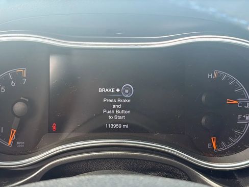 Used 2018 Jeep Grand Cherokee Laredo AWD/4WD image 18